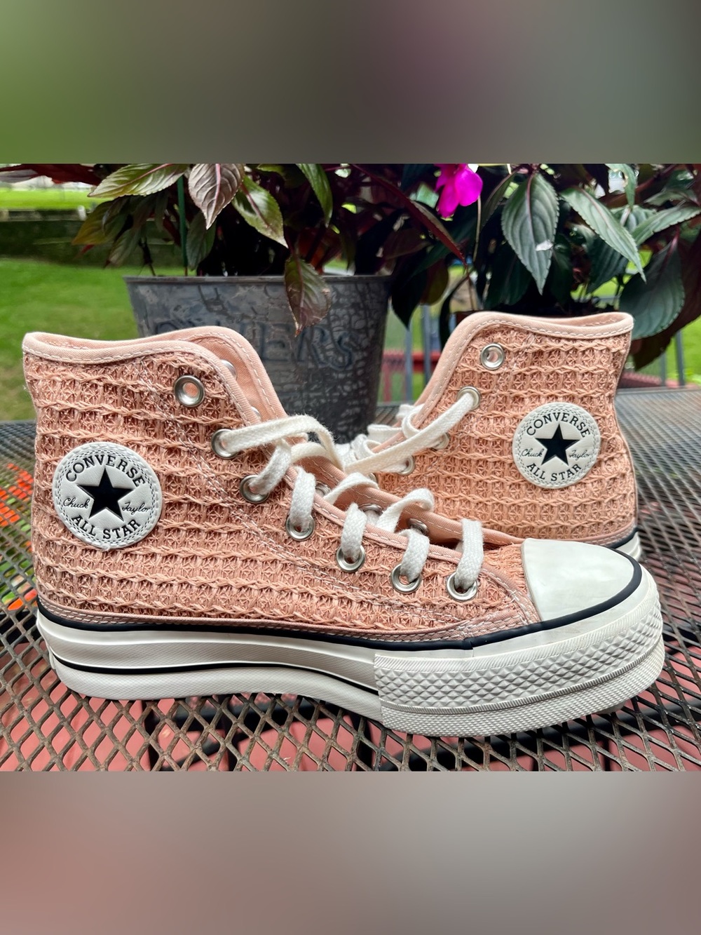 Women’s Converse Platform High Top Sneakers – Size 6 – Light Pink